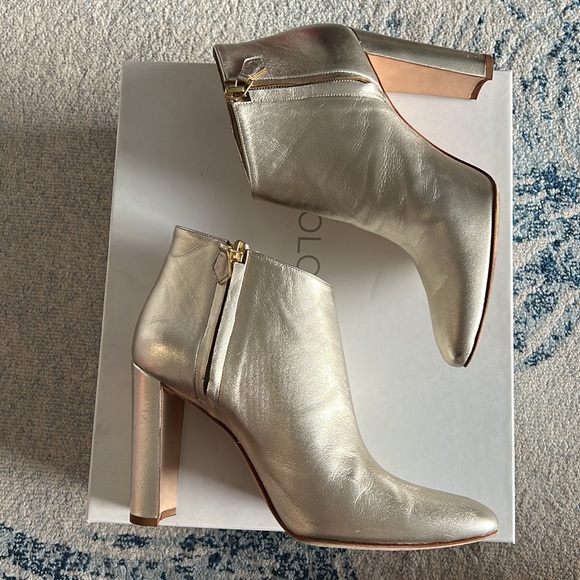 Manolo Blahnik Gold Metallic Boots - Picture 3 of 11